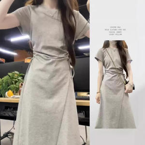 Robe longue trapèze grise à col rond avec ceinture à nouer, respirante, décontractée, pour femme - Product Image 1