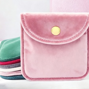 Petites pochettes à bijoux carrées en velours de 10*10 cm avec bouton pression, sac d'emballage pour collier, boucles d'oreilles, bracelet, bague, rangement de bijoux - Product Image 4