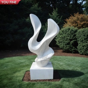 Scultura Moderna Astratta in Marmo Intagliata a Mano - Product Image 1