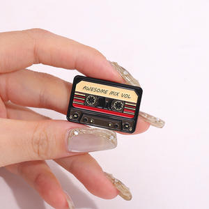 Fabricante <span class=keywords><strong>de</strong></span> China Custom 80s 90s Retro Nostálgico Cinta Casetes ¿Puedo tomar prestado un sentimiento Taylor Singer esmalte pines solapa PIN - Product Image 1