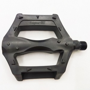 Pédales de vélo de montagne YanHua 20X, noires, en plastique, avec roulement à billes, axe en acier, fabriquées en Chine, certifiées pour le cyclisme hors route - Product Image 5