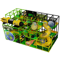 Terrain de jeu intérieur personnalisé de haute qualité avec décorations astronautiques, toboggans et stations de jeu interactives pour enfants