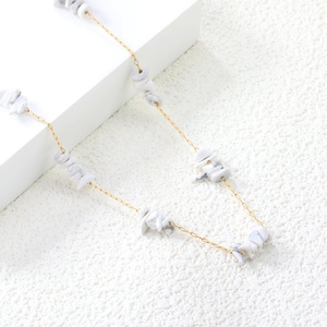 Collar de cuentas de joyería fina para mujer personalizado, collar de piedras preciosas naturales irregulares turquesas blancas estilo bohemio - Product Image 3