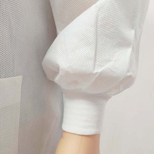 Manteau de laboratoire de médecin non tissé blanc d'usine avec 3 poches pour la protection personnelle de laboratoire chimique - Product Image 3