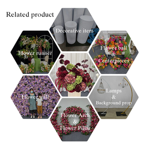 Composizione Floreale Artificiale Bordeaux e Rosa per Centrotavola Matrimoniale, Sfondo Decorativo per Tavoli Nuziali - Product Image 5