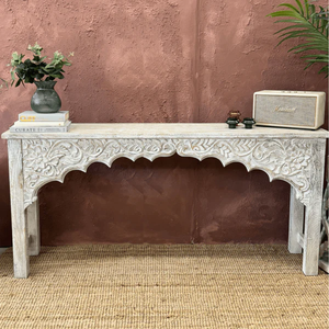 Consolle in Legno Massello Sbiancato Intagliata a Mano, Tavolo Vintage per Ingresso e Soggiorno - Product Image 1