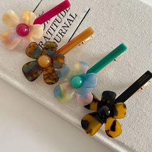 YJL Fermaglio per Capelli a Forma di Fiore Colorato, 7,5 cm, in Acetato, Elegante Clip per Frangia, Stile Retrò e Dolce - Product Image 1