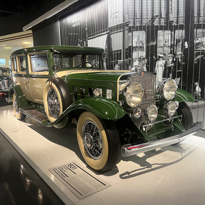 Aménagement du magasin Voiture vintage à collectionner Musée Simulation de qualité Voiture électrique Fabriquée à l'usine Modèle ancien de voiture - Product Image 5