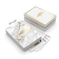 Jeu de cartes en marbre avec logo personnalisé, boîte rigide en papier, texture marbrée haute brillance, estampage à chaud doré métallique pour un luxe inégalé