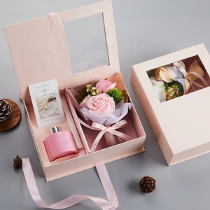 Set Regalo TC Personalizzato con Bouquet di Rose di Sapone Artificiali, <span class=keywords><strong>Diffusore</strong></span> a Bastoncini, <span class=keywords><strong>Candela</strong></span> Profumata, Olio Essenziale e Bottiglia di Fragranza - Product Image 3