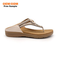 QKQ Sandales à lanières pour femmes, décor floral blanc cassé, strass, lanière en T, lanière arrière, chaussures plates décontractées d'été