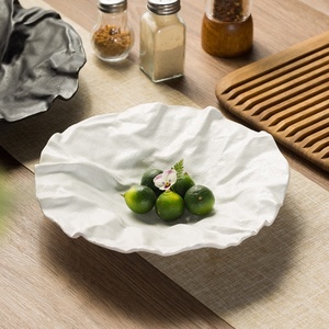 Plato <span class=keywords><strong>de</strong></span> Cerámica con Borde Ondulado Irregular, Textura Arrugada, Negro Mate y Blanco, para Servir Pasta, Mariscos, en Restaurantes y en Casa - Product Image 2