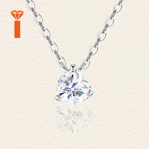 Collar con Colgante de Moissanita de Corte Corazón de 1 Quilate, 6.5mm, Color D, VVS1, Regalo Romántico con Símbolo de Amor para Ella, Plata S925 - Product Image 1