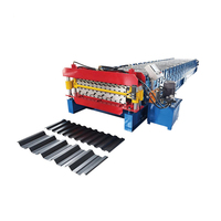 Machine de formage de tuiles en rouleaux pour acier, à largeur d'alimentation motorisée, pour usage en toiture