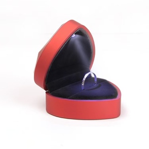 Boîte d'emballage de luxe haut de gamme pour bijoux, marque WP, avec lumière LED rouge, pour bague en diamant et collier pendentif en forme de cœur, vente en gros - Product Image 6