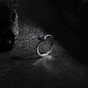 Anello di fidanzamento da donna Keiyue con gemma viola a taglio a mezza cuccia e montatura a griffe - Product Image 6