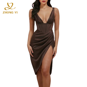 Bretelles soyeuses personnalisées à la mode pour femmes, couleur unie, col <span class=keywords><strong>en</strong></span> V profond, taille plissée, robes de soirée mi-longues sexy et élégantes. - Product Image 1