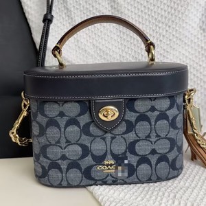 กระเป๋าเครื่องสำอางสำหรับผู้หญิงรุ่นใหม่ kay 20 จาก Koujia เป็นกระเป๋าสะพายข้างคุณภาพสูงที่สามารถถือหรือสะพายไหล่ได้ - Product Image 4