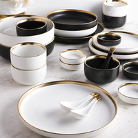 Service de table de mariage de luxe cuillère en poterie bol assiette en céramique garniture en or matériau bois écologique hôtel restaurants de haute qualité
