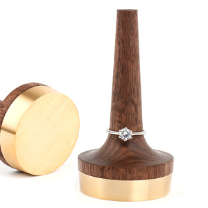 Porte-bague en bois à fond en laiton noyer noir naturel pour tour <span class=keywords><strong>de</strong></span> bague <span class=keywords><strong>de</strong></span> stockage <span class=keywords><strong>de</strong></span> bague <span class=keywords><strong>de</strong></span> bijoux - Product Image 5
