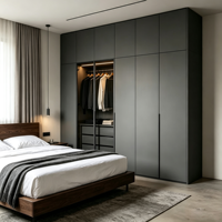 Armoire sur mesure en L avec portes vitrées, éclairage LED, tringle de suspension, étagères, tiroirs et armoires suspendues pour chambre et hôtel