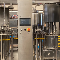 Machine de remplissage automatique de bouteilles en plastique PET à pompe mécanique de haute précision pour l'eau, entraînement par engrenages, PLC, haute productivité