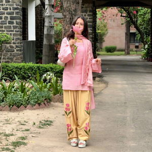 Ensemble pantalon rose brodé pour femme, pantalon ample à jambes larges, haut à col carré, tenue décontractée - Product Image 1