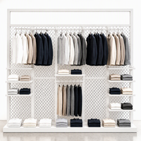 Étagère murale en treillis métallique pour vêtements, avec étagères cantilever et cadre lumineux supérieur, sur mesure