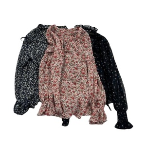 Vente en gros de chemisiers en mousseline de soie d'<span class=keywords><strong>occasion</strong></span> pour femmes, chemises en soie, vêtements Y2K usagés en vrac, vêtements de friperie en lot - Product Image 3