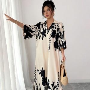 Abito Elegante Personalizzato Bianco e Nero con Stampa Floreale Digitale, Lungo fino al Pavimento, in Raso con Vita Naturale, Vestito Ampio per Donne - Product Image 1