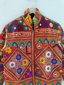 Ventes en gros de blazers élégants, une œuvre d'art portable inspirée de l'artisanat traditionnel d'Asie centrale, disponible à la vente - Product Image 6