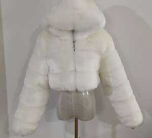 <span class=keywords><strong>Manteau</strong></span> court en fausse <span class=keywords><strong>fourrure</strong></span> pour <span class=keywords><strong>femme</strong></span> <span class=keywords><strong>avec</strong></span> <span class=keywords><strong>capuche</strong></span> intégrée et manches longues pour l'automne et l'hiver - Product Image 6
