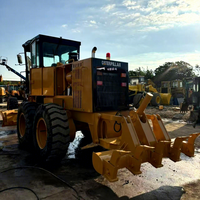 Niveleuse Caterpillar 140H d'occasion en bon état, faible nombre d'heures de fonctionnement, idéale pour la construction