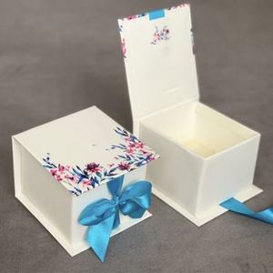 Boîtes cadeaux en papier biodégradable en forme de livre, en carton rigide, avec logo imprimé en gros, pour anniversaire, avec ruban - Product Image 5