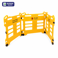 Barrière de sécurité routière pliable en HDPE à 3 sections pour l'entrée des ascenseurs et la protection des piétons