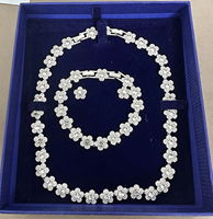 Ensemble de bijoux de luxe pour femmes, collier, bracelet et boucles d'oreilles en cristal, plaqué or, perles, bijoux de mode, vente en gros d'usine