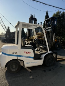 High Quality TCM FD25T3 3 Ton 5M High Mast Diesel Forklift Japan Original Used Forklift with Three Stage Mast High Efficiency - Product Image 4