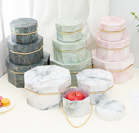 Coffrets cadeaux de forme irrégulière Motif imprimé en marbre Emballage décoratif Boîtes de fleurs Emballage de bonbons avec poignée