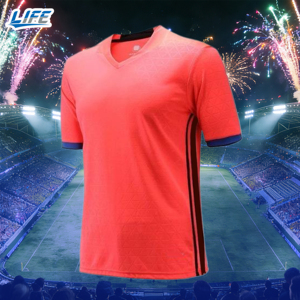 ชุดฟุตบอลระบายอากาศได้ดี ไม่ต้องเสียค่าส่งค่า ปรับแต่งโลโก้ หมายเลข และชื่อได้ |   เสื้อแขนสั้นฤดูร้อนอิงแลนด์ คลับ ลอนดอน สเตเดี้ยม คลาสสิค ท็อป - Product Image 1