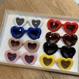 <span class=keywords><strong>Gafas</strong></span> de Sol para Bebés con Protección UV400, Diseño Moderno, Color Rojo Rosado, Forma de Corazón, para Niños, Venta al por Mayor - Product Image 1