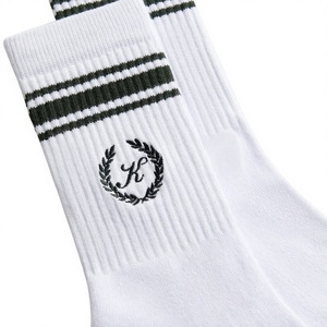 Chaussettes de basketball montantes rayées rouge et bleu marine, respirantes, tissées, ajustement parfait, 75 % nylon, pour adultes, saison printemps - Product Image 4