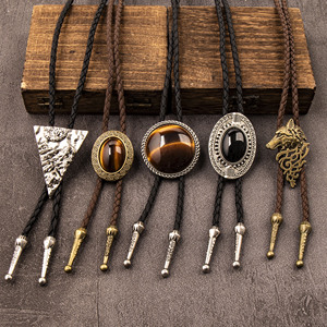 1 set de collar de moda para hombre de aleación con colgante estilo bolo occidental, con lobo, triángulo, ojo de tigre y ónix, y cordón de cuero trenzado - Product Image 1