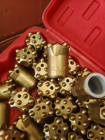 Foret à boutons coniques en acier à haute teneur en manganèse forgé 32mm-41mm pour le forage de roches minières