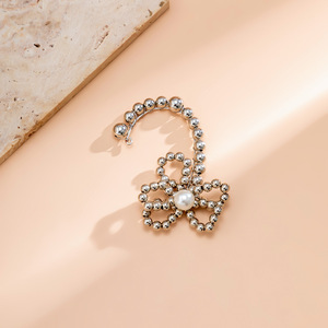 2025 nuovo arrivo gioielli di moda semplici <span class=keywords><strong>orecchini</strong></span> geometrici con perline imitazione perla Clip di un pezzo su <span class=keywords><strong>orecchini</strong></span> placcati in argento - Product Image 4