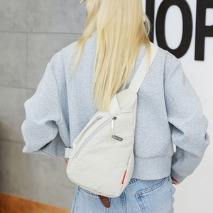 Riñonera Deportiva Personalizada para Viajes y Actividades al Aire Libre, con Orificio para Auriculares, Impermeable, para Teléfono, para Playa, Bandolera - Product Image 5