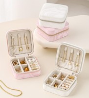 Boîte à bijoux portable en cuir PU avec logo personnalisé - Mini étui de rangement à bijoux rétro de luxe avec fermeture éclair pour les voyages et les cadeaux