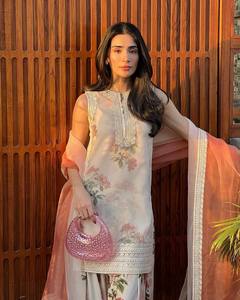 Fatema Fashion FF005FNLL Ensemble Salwar Kameez en Soie Fantaisie pour Vente en Gros, Tenue de Soirée Indienne, Haut en Sifon Georgette, Pantalon Palazzo Farshi et Dupatta - Product Image 4