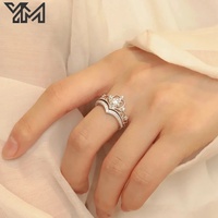 Ensemble de deux bagues tendance en zircon rond étincelant, style couronne, pour femme, idéal comme cadeau