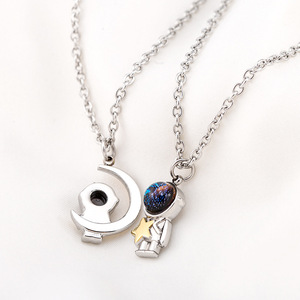 Collar con colgante de astronauta de dibujos animados, de acero inoxidable, con diseño temático, regalo para mujeres y hombres - Product Image 4