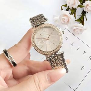 Reloj de Lujo Plateado para Mujer con Bisel de Diamantes de Imitación, Esfera de Saturno, Elegante Brazalete de Acero Inoxidable, Reloj de Cuarzo Japonés Vintage para Dama - Product Image 5